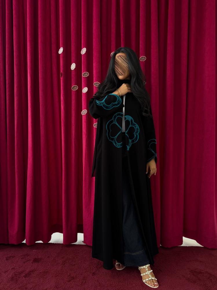 عباية D70078 - بقماش سراميك مزين بتطريز ومخمل بيور سلك شكل قلوب مجمعة نص كلوش - ازرق بترولي
