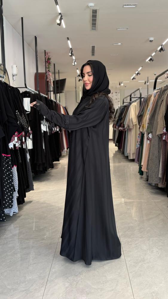 عباية D6007 - بقماش حرير ارمني مقلم نص كلوش كم استرتش بصمة اصبع - اسود