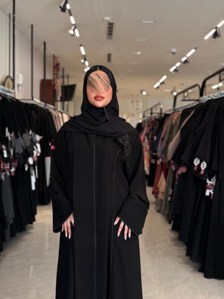 عباية D5126 - بقماش كريب ملكي نص كلوش بقيطان - اسود