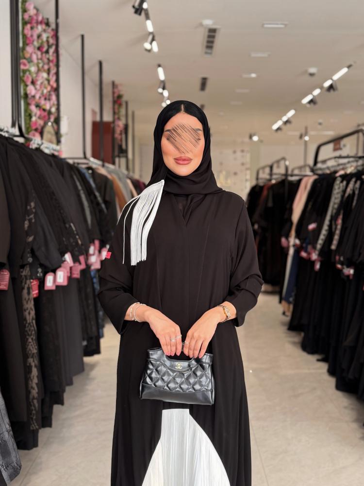 عباية D887 - بقماش ملكي مع رموش كوري بهدب نص كلوش طرحة هدب - ابيض