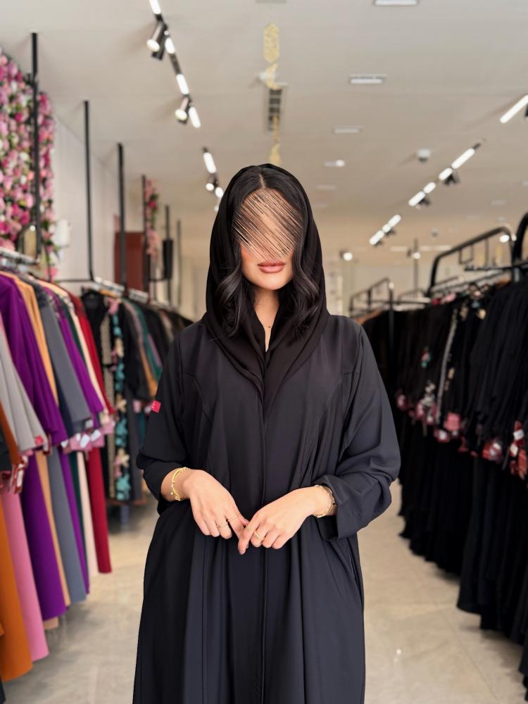عباية D905 بقماش انترنت نص كلوش بجيوب جانبية - اسود