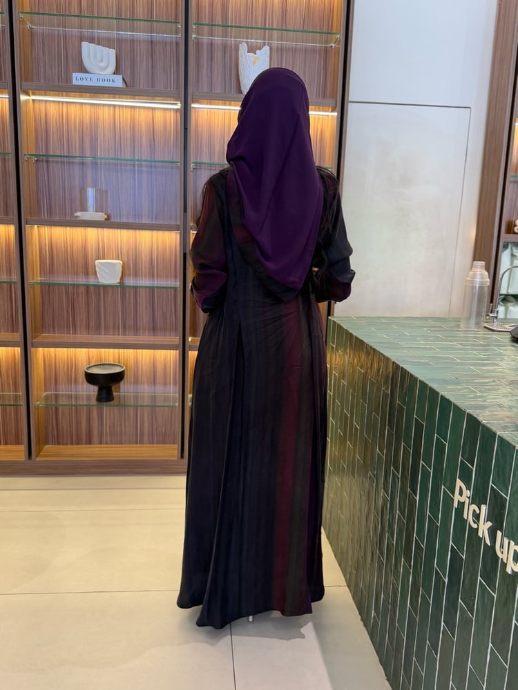 عباية D5042 - قماش حرير تركي بتقليمة مموجه ربع كلوش - بنفسجي الغسيل بخار وجاف