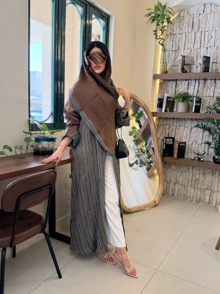 عبايه D5043 - بقماش لنن مكسر قصه ربع كلوش  - رملي