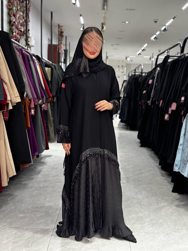 عباية D939 - بقماش كريب ملكي مع جاكار مكسر - اسود