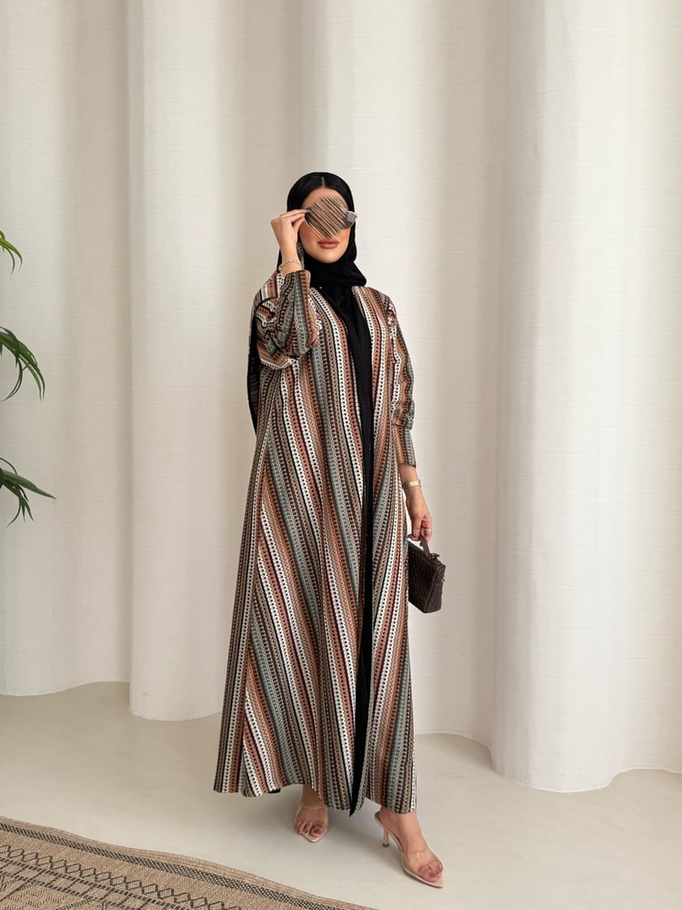 عبايه D5060 - قماش ميسوني ربع كلوش دبل فيس مقلم