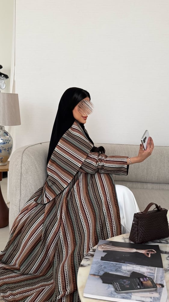 عبايه D5060 - قماش ميسوني ربع كلوش دبل فيس مقلم