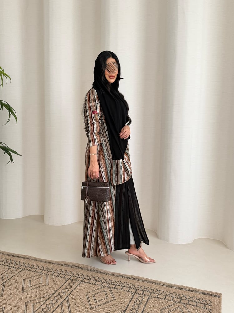 عبايه D5060 - قماش ميسوني ربع كلوش دبل فيس مقلم