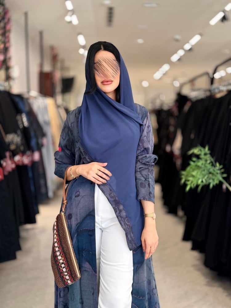 عباية D5042 - قماش حرير تركي بتقليمة مموجه ربع كلوش الغسيل بخار وجاف