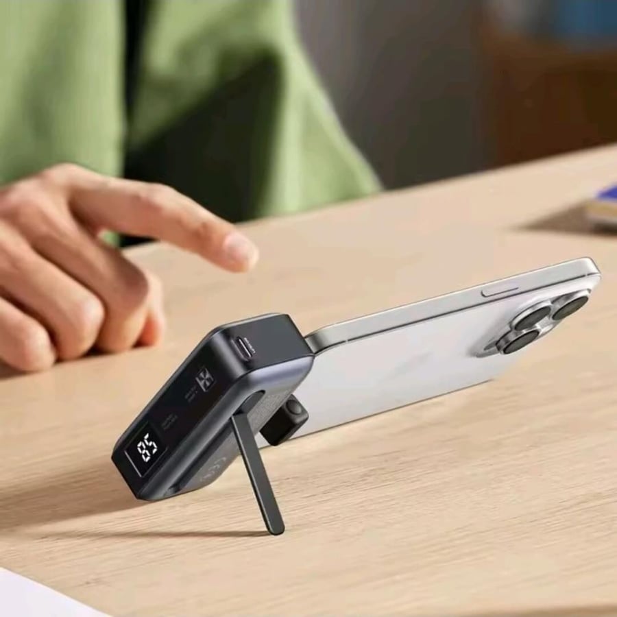 يوجرين بطارية متنقلة مع موصل USB-C مدمج بسعة 5000 ملي امبير بقوة 22.5 واط