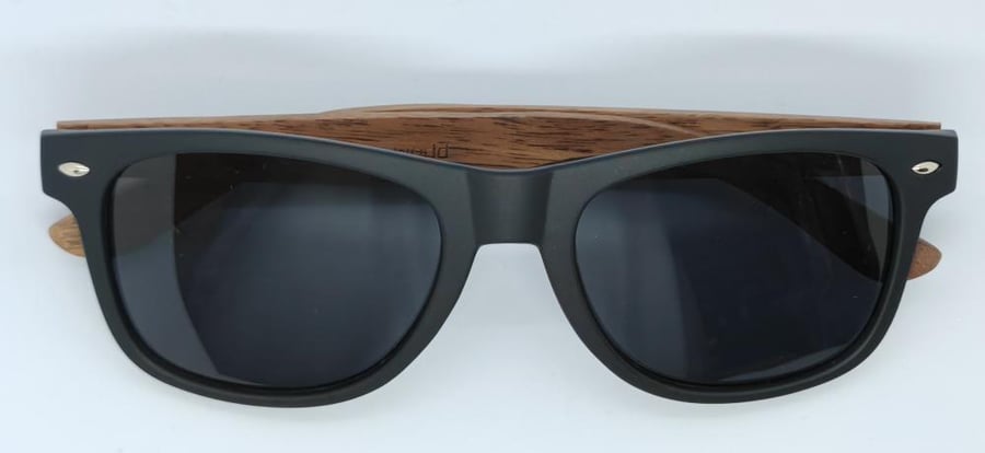 Sunglasses from Barbour with wooden frame resistant to ultraviolet rays with UV400 standard