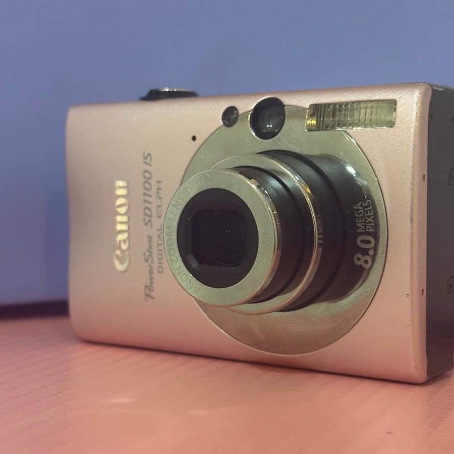 كاميرا رقمية مدمجة من نوع Canon PowerShot SD1100 IS
