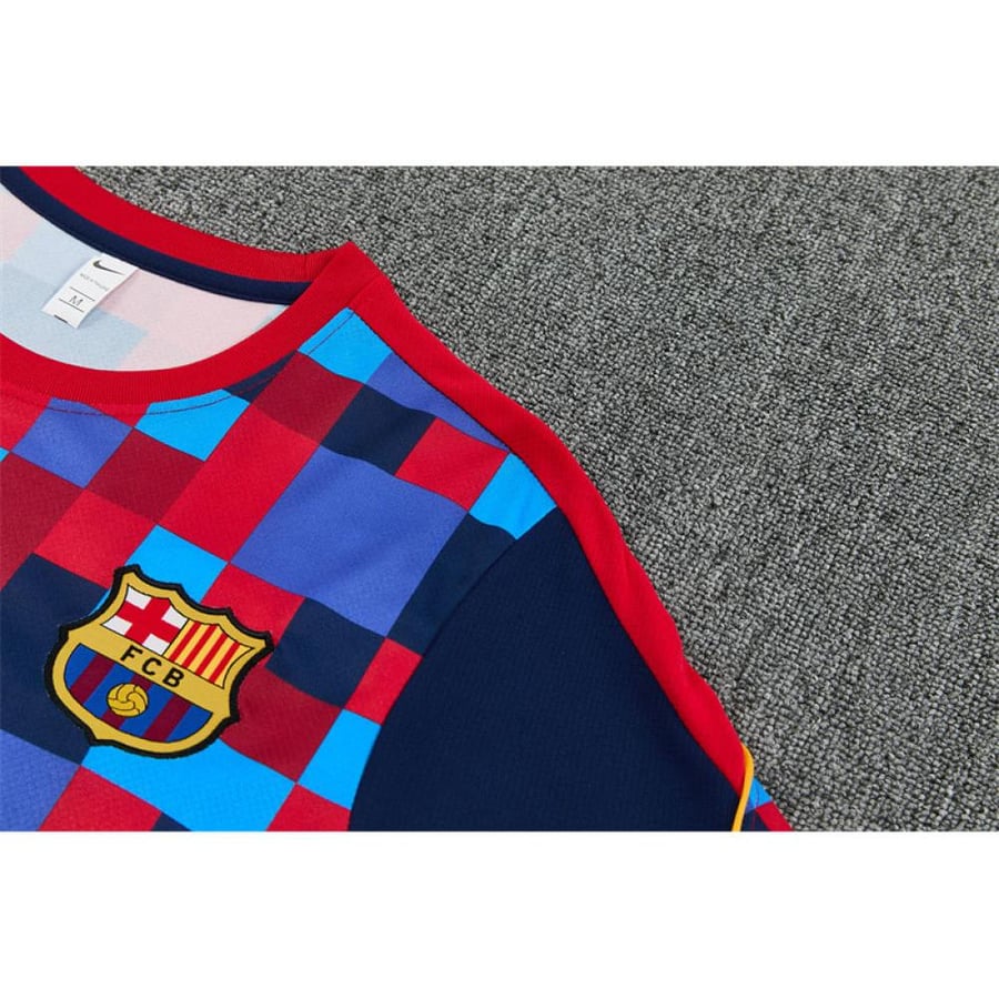 طقم تدريب برشلونة مربعات أزرق وأحمر كم قصير 2025/26 – نسخة لاعبين