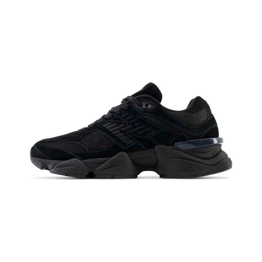 New Balance 9060 triple black'