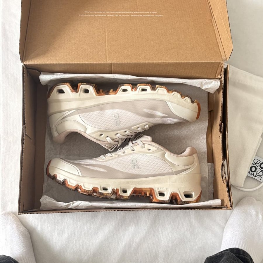 Loewe x On Cloudventure beige