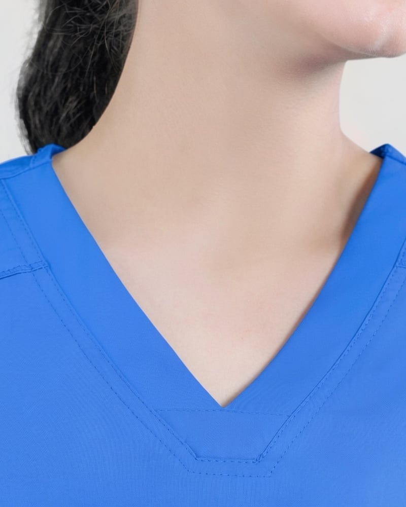 سكراب طبي نسائي – أزرق سماوي | MO Scrubs