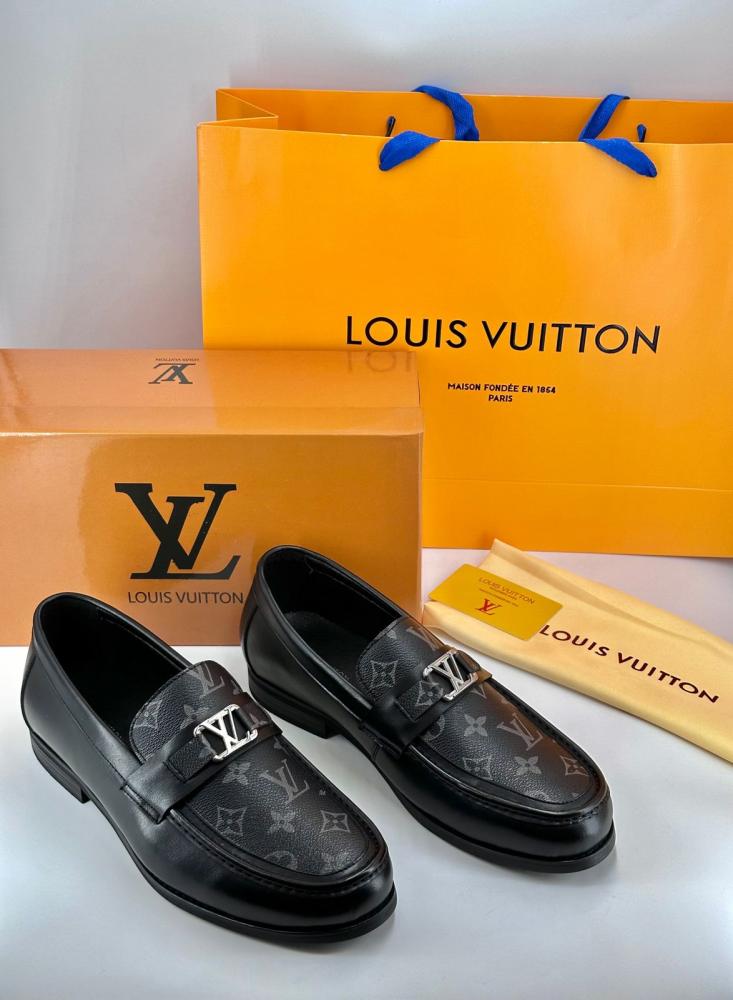 شوز LV