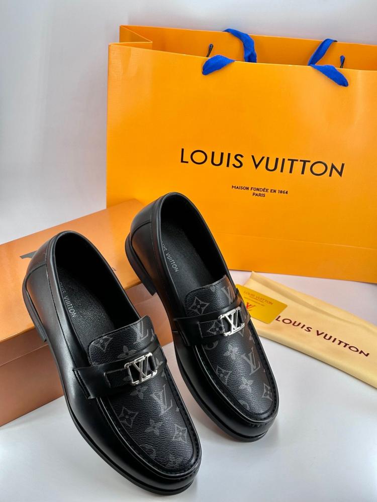 شوز LV