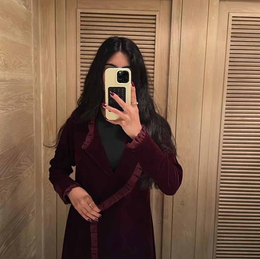 عباية مخمل عنابي مع كلفة شيفون مكسر