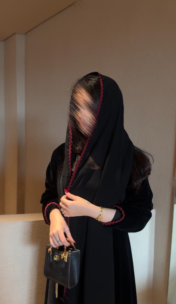 عباية توليندا فخم مخمل اسود