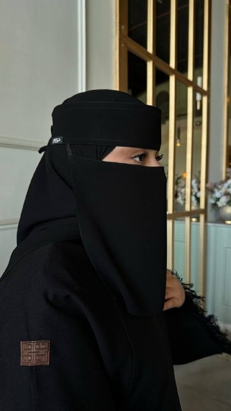نقاب طول وسط مقوي مطاط  وسط
