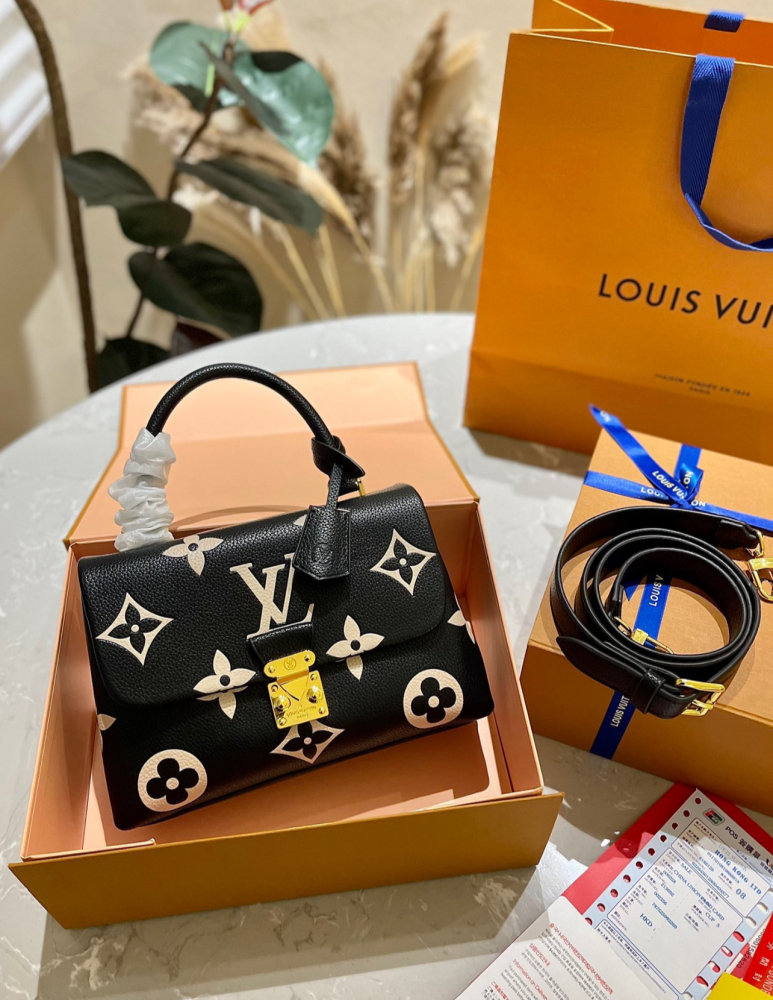 شنطة lv متوفره بعدة اللوان (مدة تنفيذ الطلب من 20 - 30 يوم )