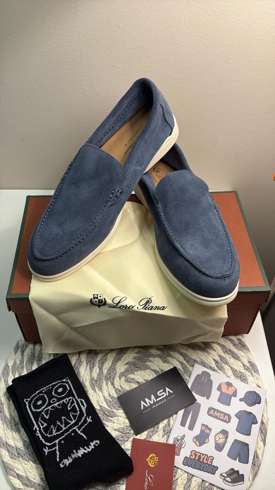 شوز Loro Piana Summer Walk اللون أزرق بخامة من الشامواه مع نعل سفلي باللون الأبيض