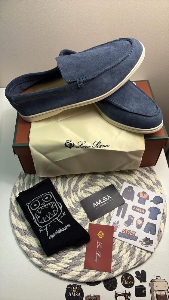 شوز Loro Piana Summer Walk اللون أزرق بخامة من الشامواه مع نعل سفلي باللون الأبيض