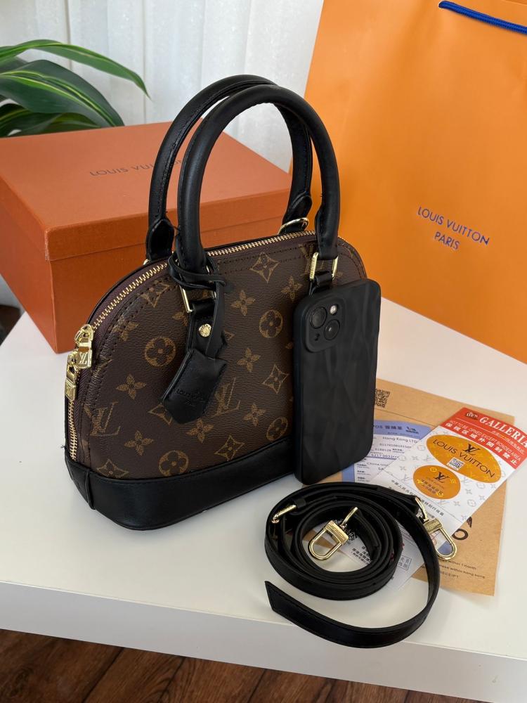 شنط لويس فيتون - LOUIS VUITTON LV2