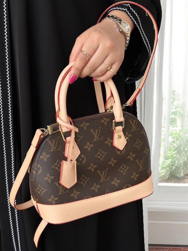 شنط لويس فيتون - LOUIS VUITTON LV2