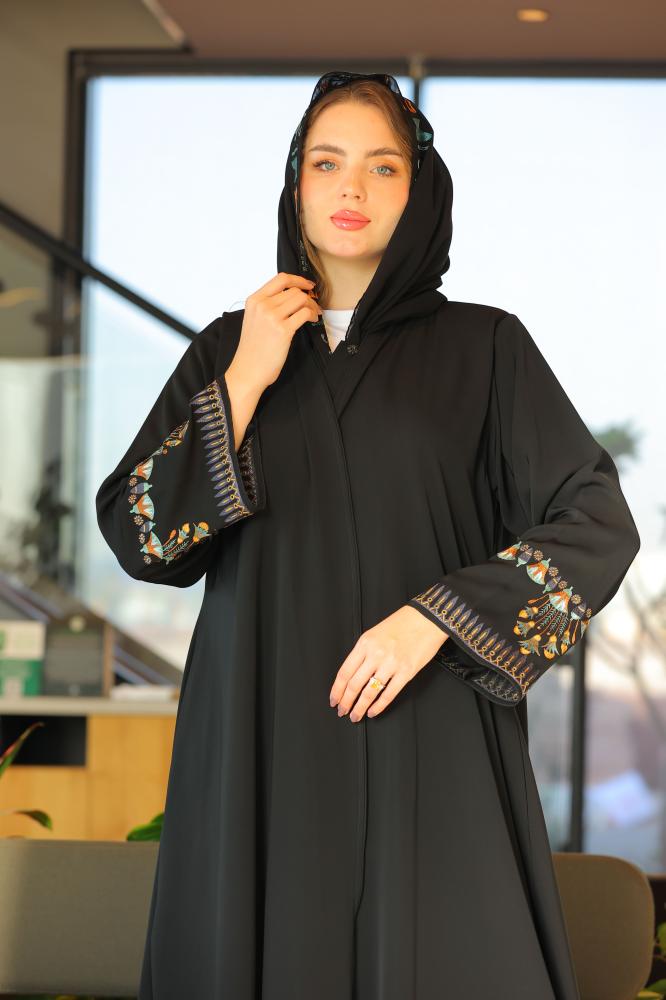 عبايه سوداء مزخرفه