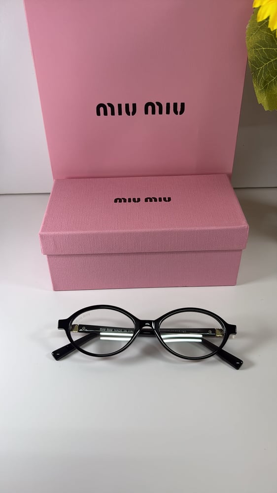 MIU MIU الشفافة