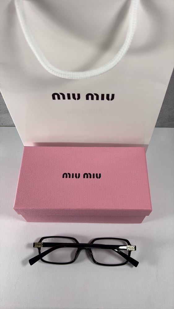 MIU MIU مستطيلة سوداء🖤