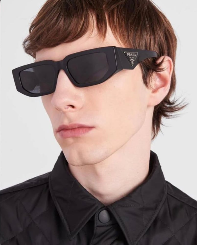 GLASSES PRADA.