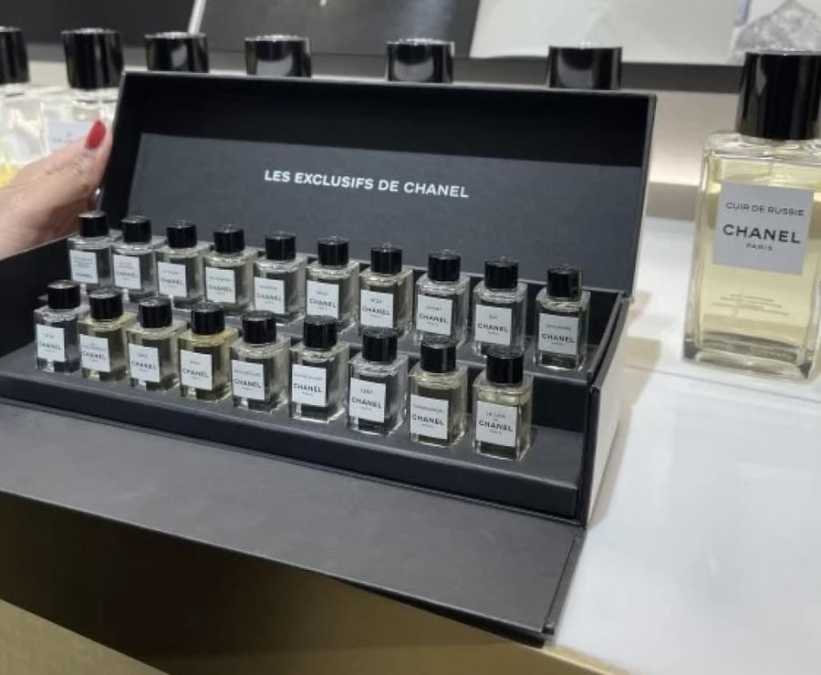 Chanel exclusive perfume box contains 19 mini perfumes with the bag