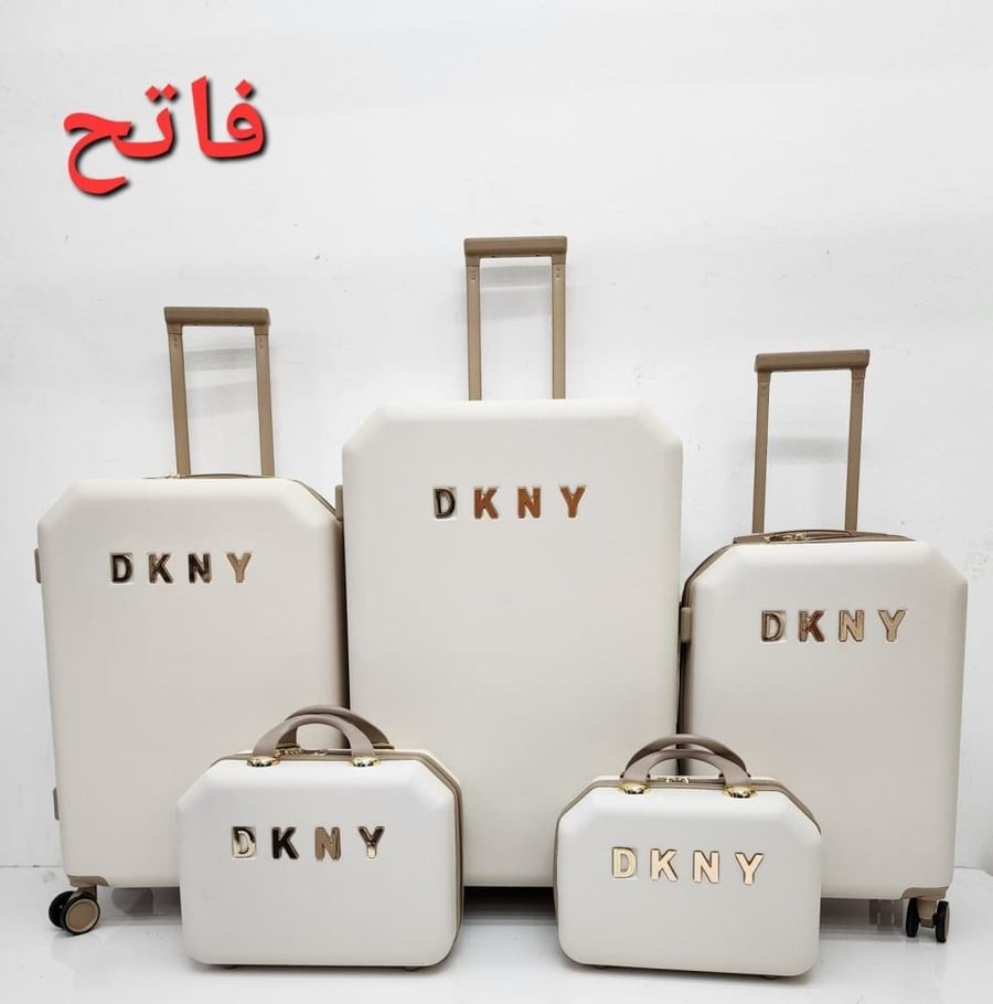 طقم DKNY مكون من 5 قطع