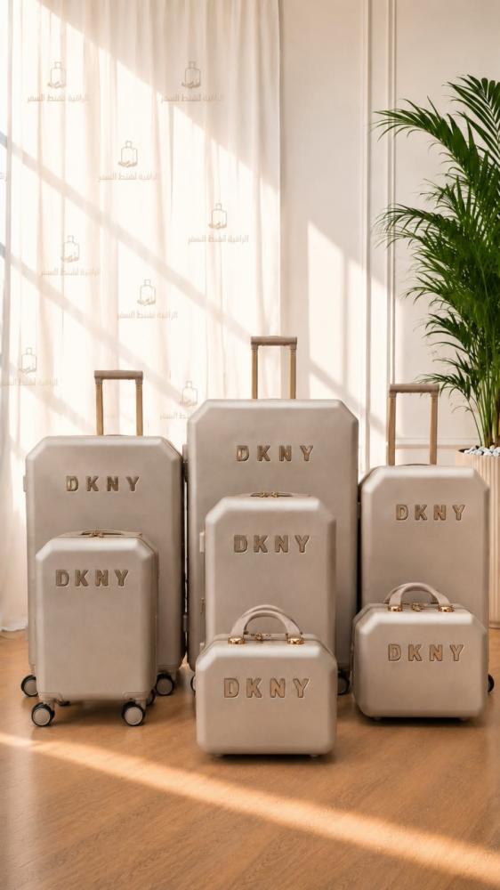 طقم DKNY مكون من 7 قطع