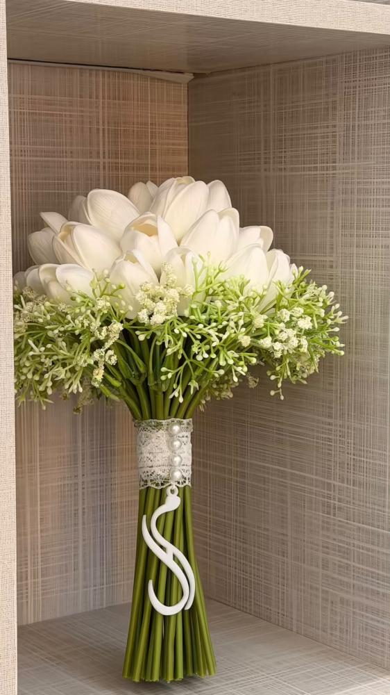 مسكة عروس ( توليب ابيض )