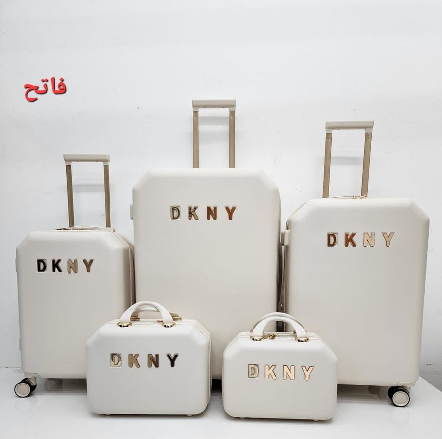 طقم DKNY مكون من 5 قطع