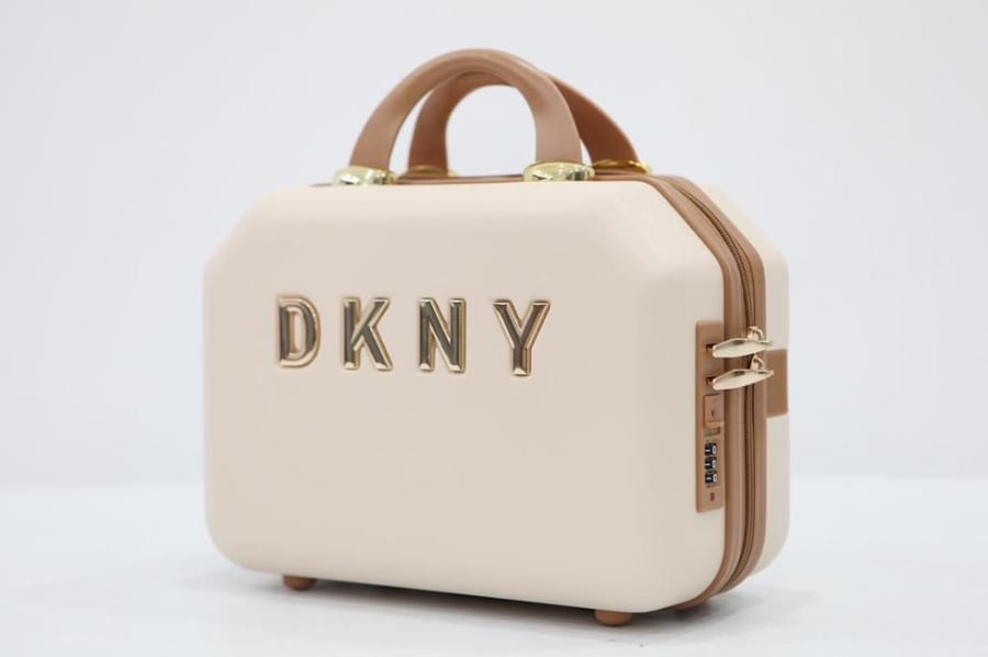 طقم DKNY مكون من 7 قطع