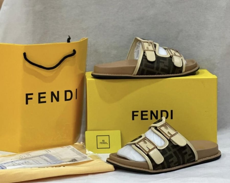 صندل FENDI بيج
