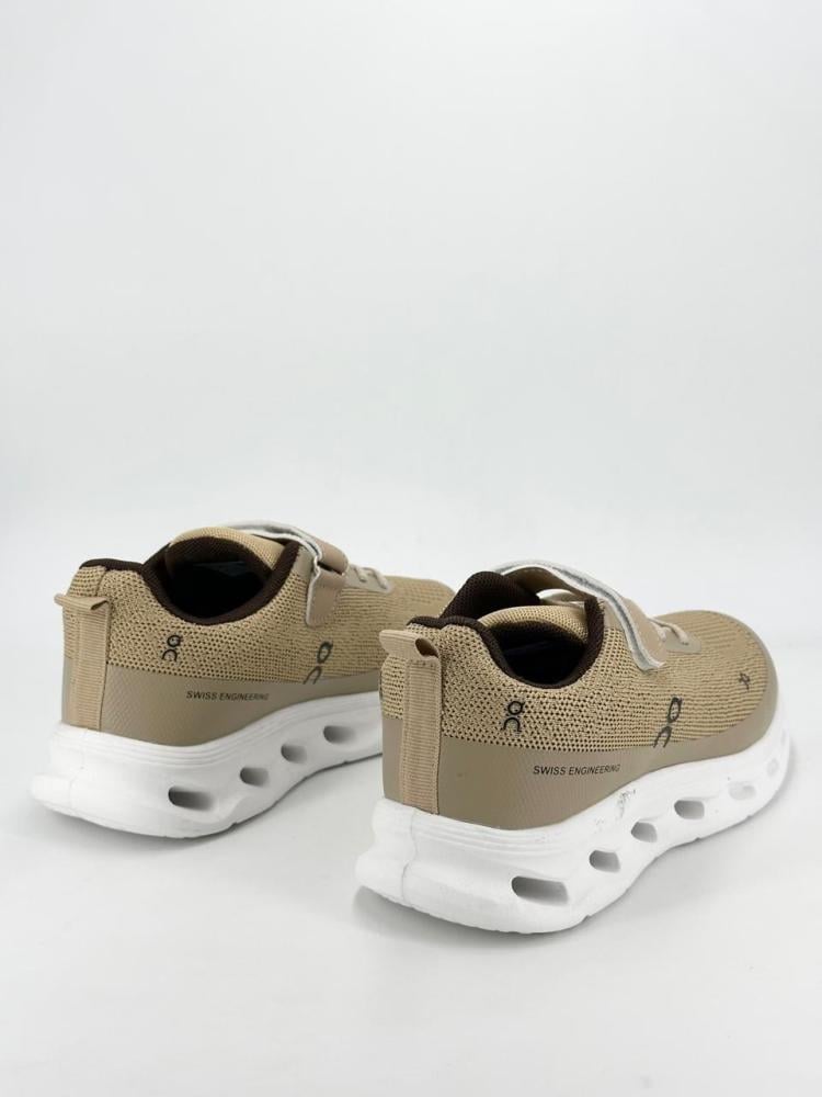 حذاء أون الرياضي للأطفال – On Running Shoes باللون البني