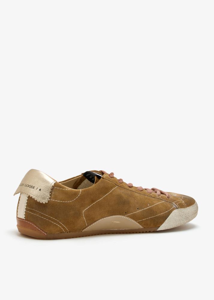 حذاء جولدن جوس الرياضي – Golden Goose Running Shoes باللون البني الجملي