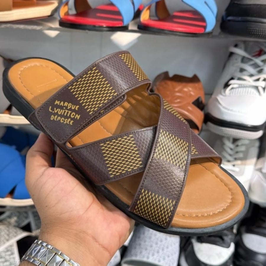 حذاء لويس فيتون