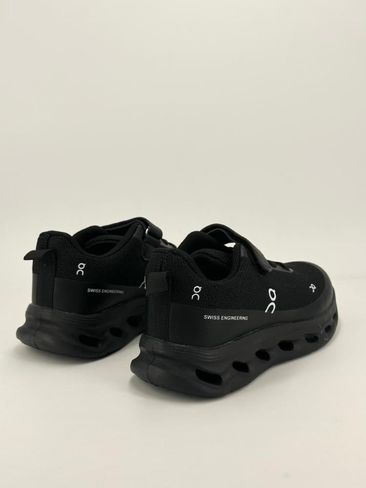 حذاء أون الرياضي للأطفال – On Running Shoes باللون الاسود