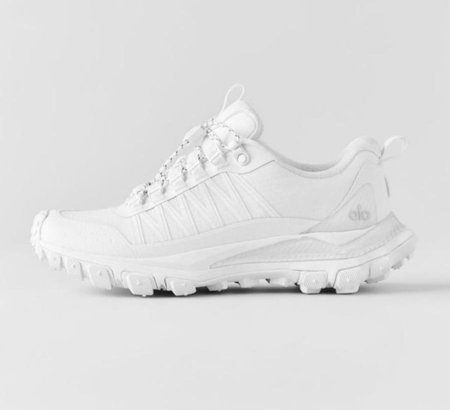 حذاء ألو الرياضي أبيض | Alo Running Shoes – Sneakats