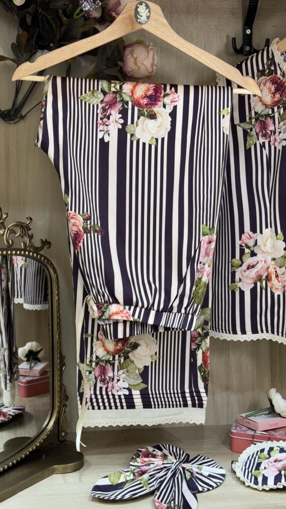Elegant feminine French house wear