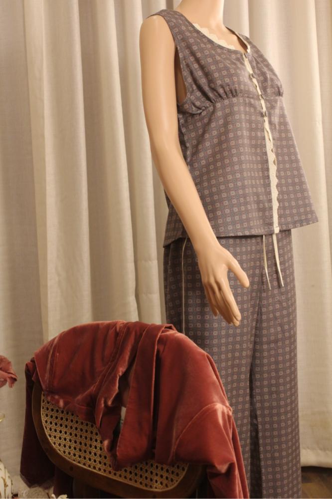 Lace pajamas set with velvet