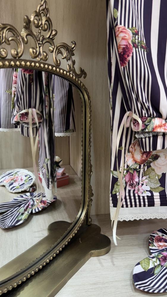 Elegant feminine French house wear