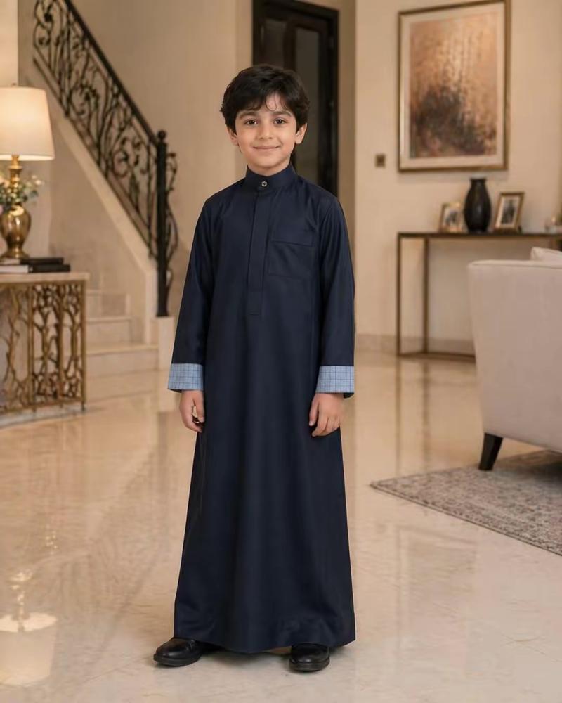 ثوب كحلي بموديل عصري