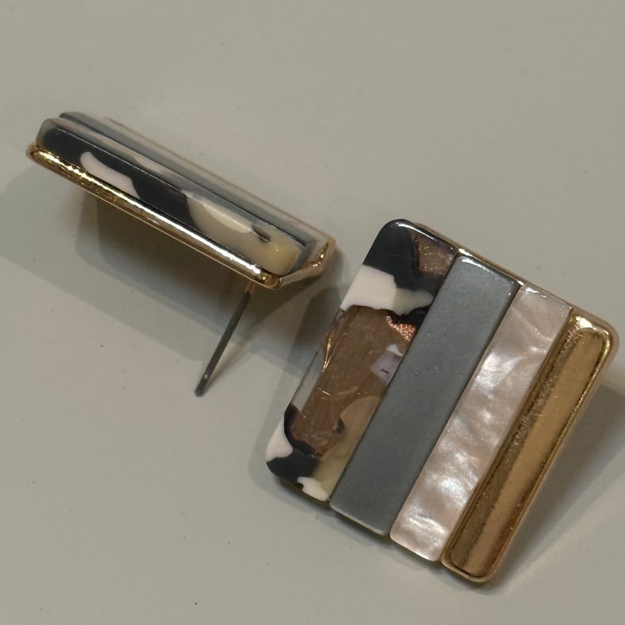 E12